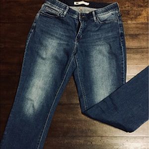 Levi jeans perfect waist 525 straight leg